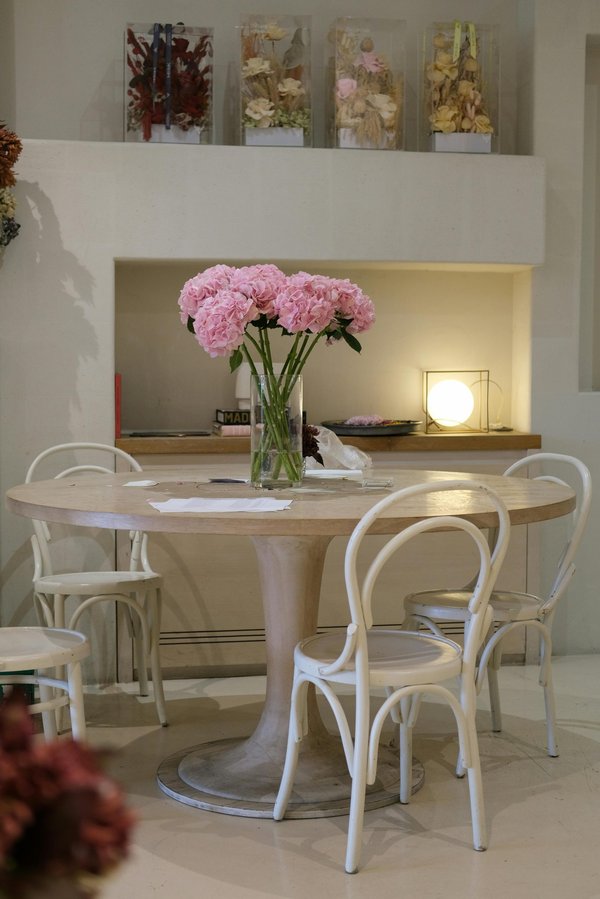 La table de réunion ronde : confort et collaboration réunis